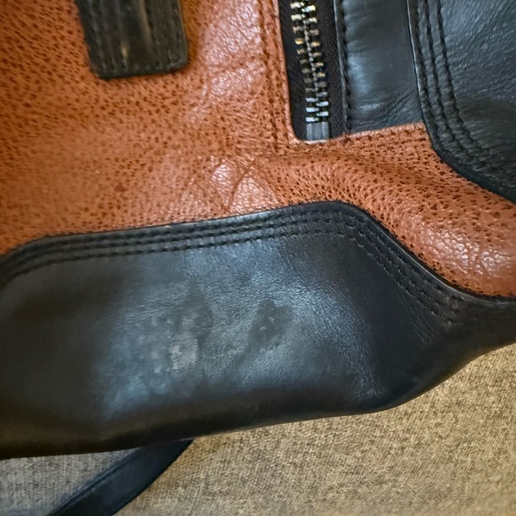 Stylish Black and Brown Leather Men's Bag - Picture 2 of 6